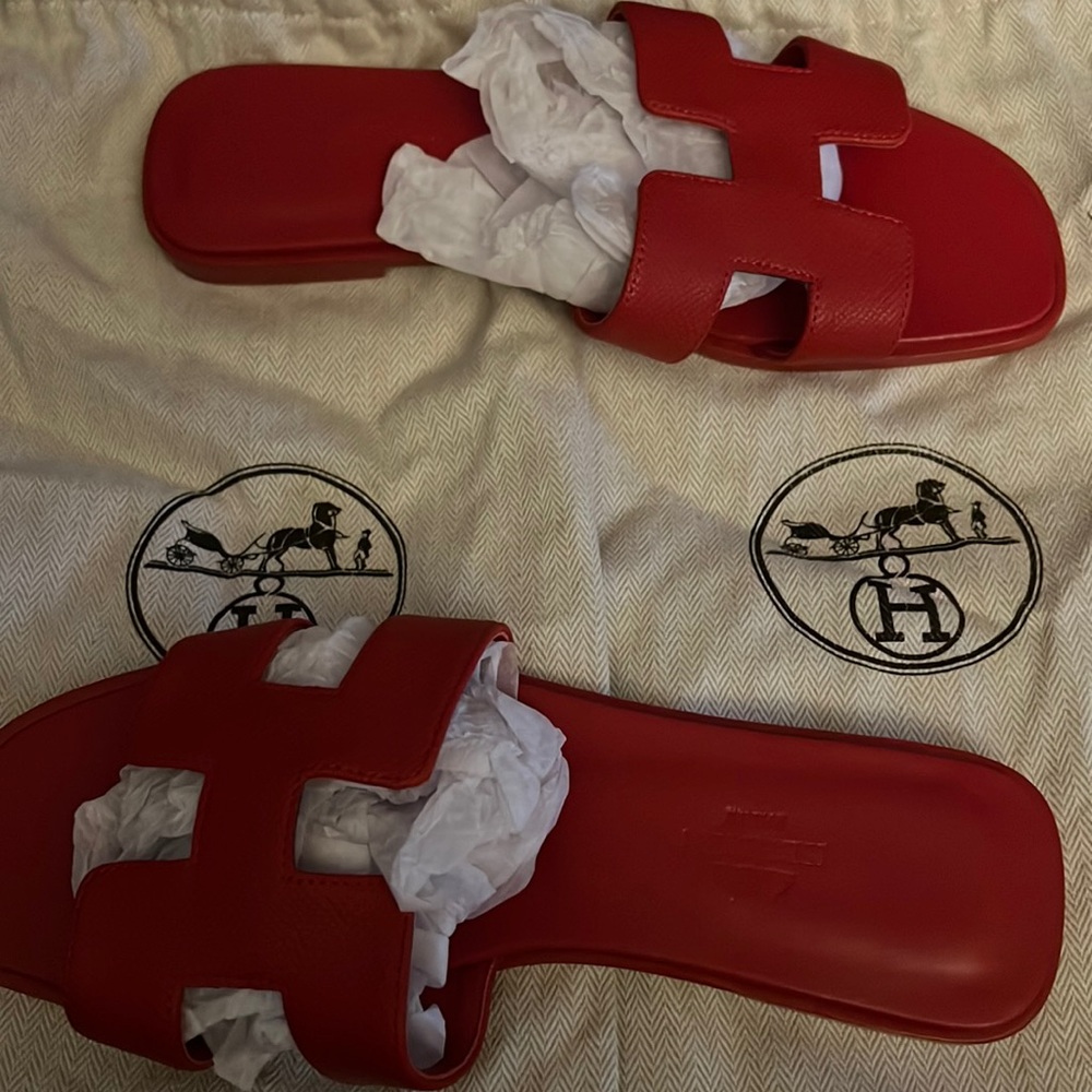 Hermes 37 Color Red